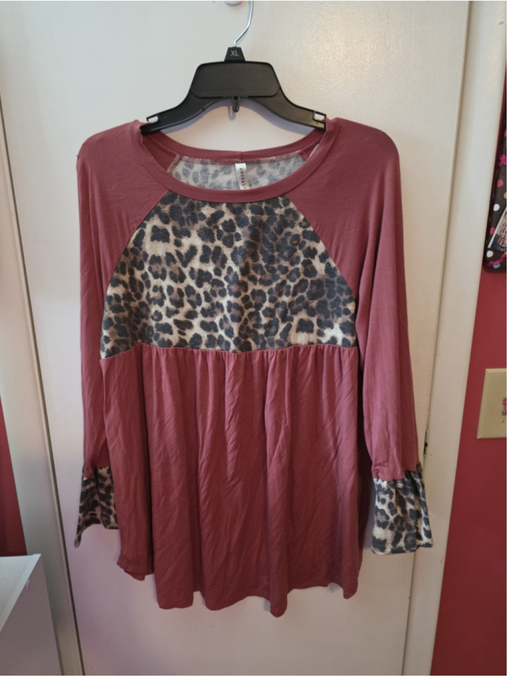 Boutique Women's Leopard Print Tunic Top Large Burgundy U.S.A.